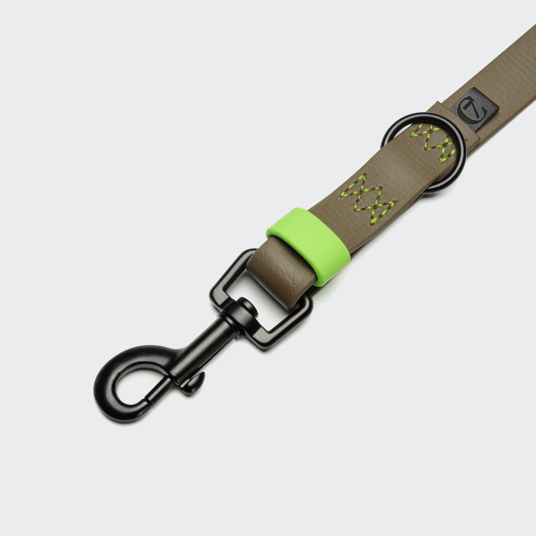 Close-up of the clasp and loop on the Cloud7 - IPANEMA Adjustable Dog Leash BioThane in olive with neon green accent.