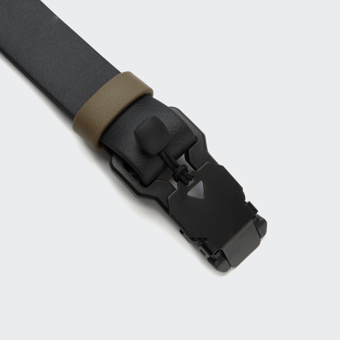 Grande plano da coleira impermeável BioThane® para cães com fivela magnética em preto e castanho para um ajuste seguro, Cloud7 - IPANEMA