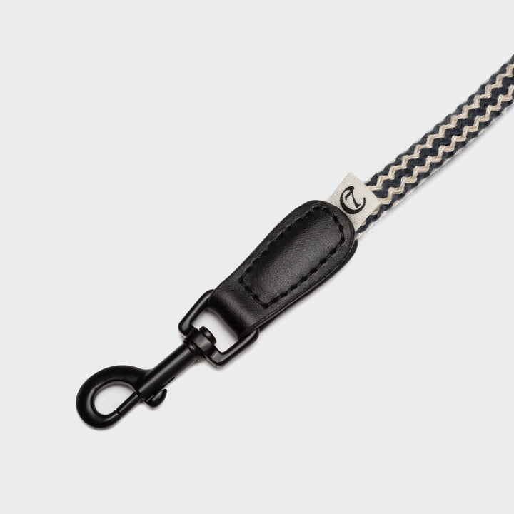 Cloud7 - MAUERPARK Vegan Leash with black clip and woven rope design for eco-friendly dog walking.