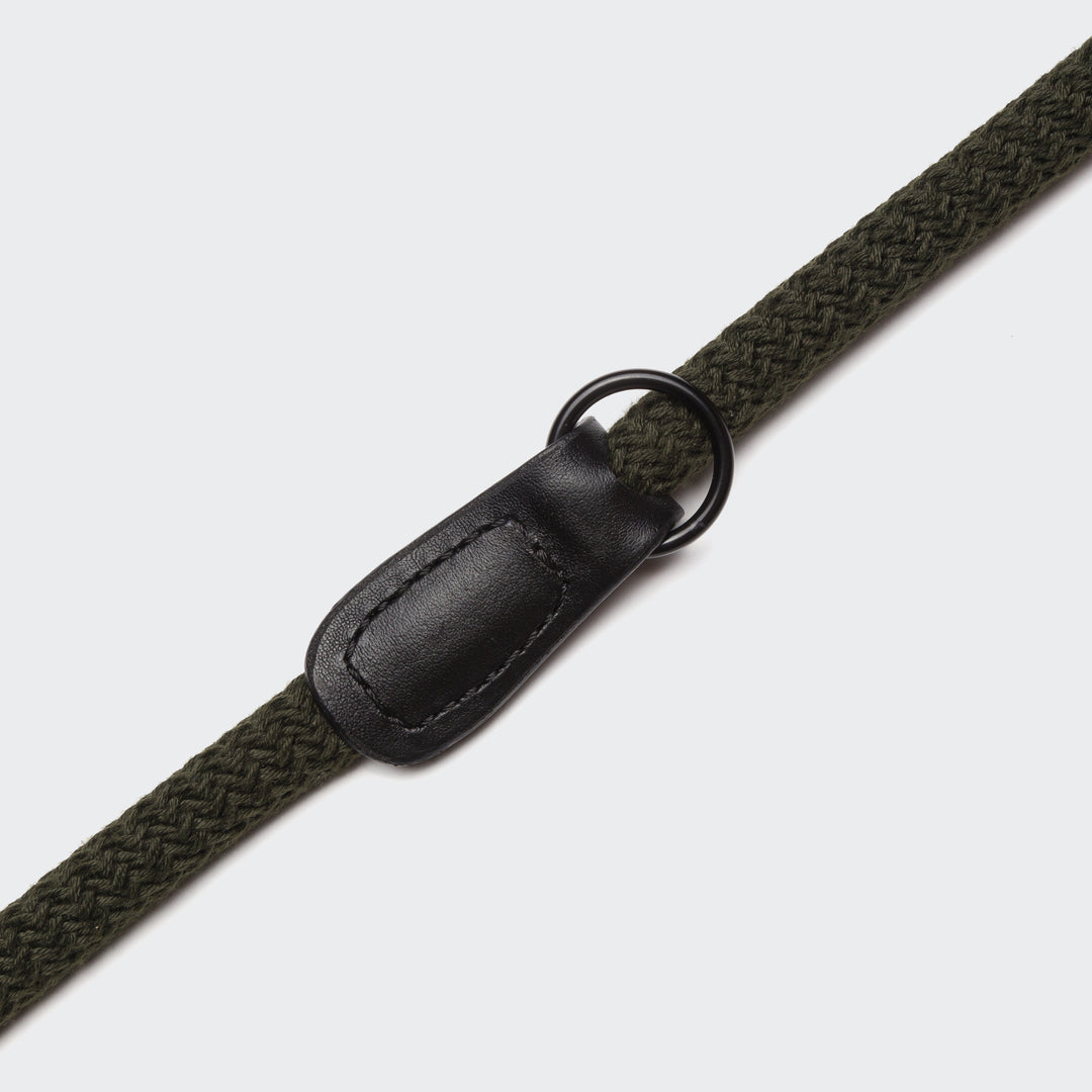 Close-up of the green Cloud7 - MAUERPARK Vegan Leash featuring a black leather detail and metal O-ring.