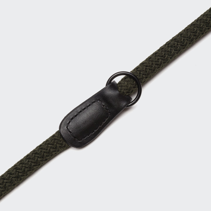 Close-up of the green Cloud7 - MAUERPARK Vegan Leash featuring a black leather detail and metal O-ring.
