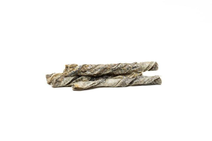 snacks naturais crocantes de pele de bacalhau torcidos para saúde dentária e aumento de proteínas Eli - Cod Twists Treat by Eli