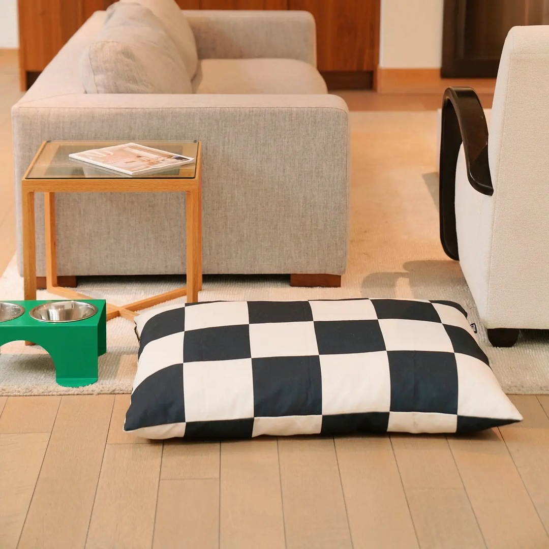 Durable recycled cotton checkerboard dog bed for large dogs, water-resistant and stylish for dog wellbeing, Fritz Fritz - Bed GRANDE