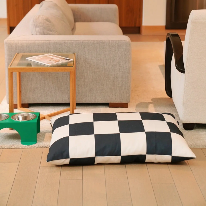 Durable recycled cotton checkerboard dog bed for large dogs, water-resistant and stylish for dog wellbeing, Fritz Fritz - Bed GRANDE