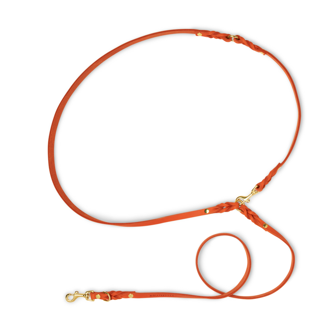 Trela CITY em pele de manteiga 3x ajustável e de comprimento alargado em laranja para conforto e controlo da Molly&Stitch