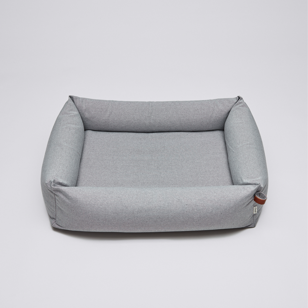 Cloud7 - SLEEPY DELUXE TWEED Dog Bed in light grey with bolster edges and durable cotton-hemp cover.
