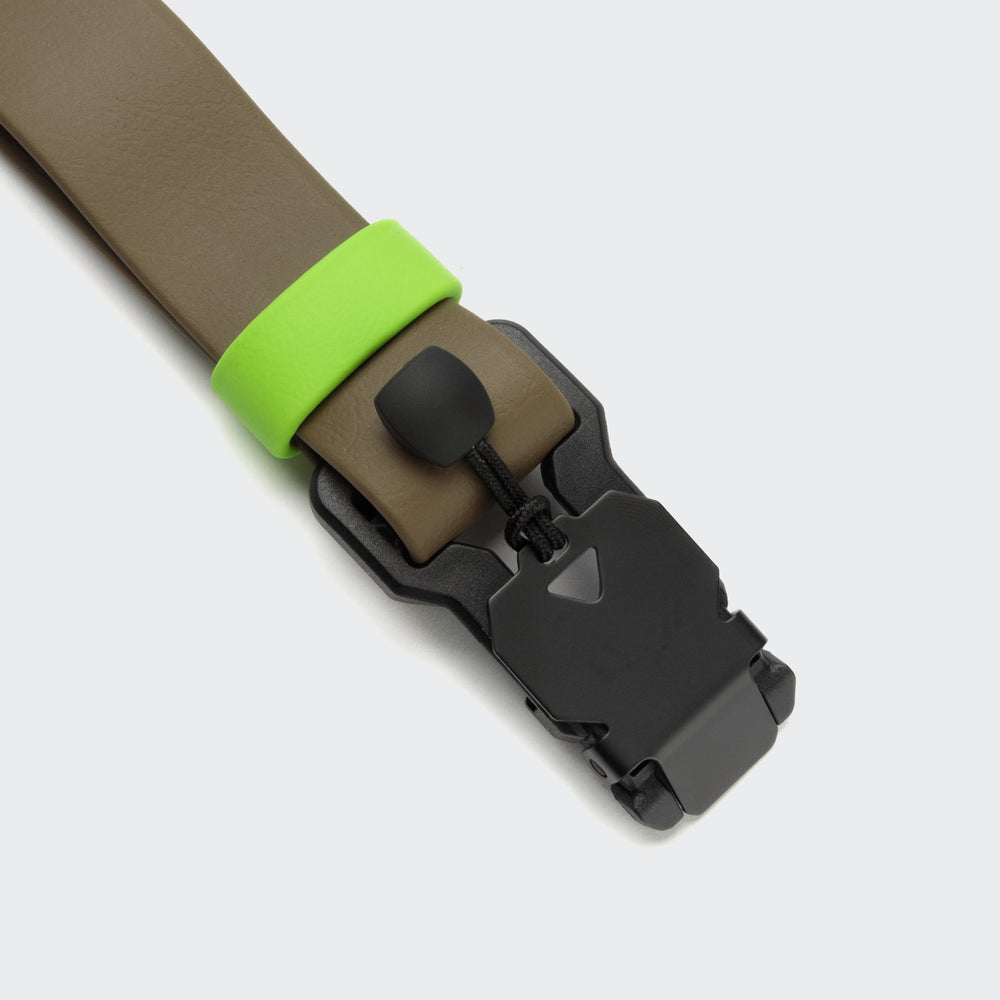Close-up of magnetic buckle on Cloud7 - IPANEMA Dog Collar BioThane® with neon yellow and matte black accents.