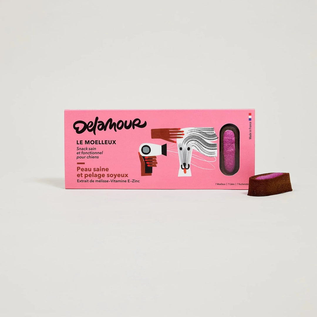 Soft vegan dog snacks for healthy skin and coat in pink packaging, nourishing natural ingredients, DeLamour Le Moelleux
