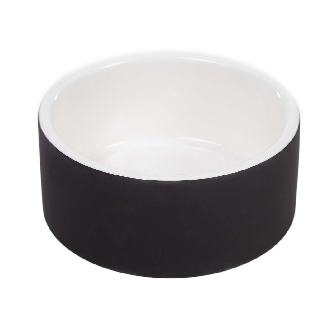 Uma tigela moderna e fresca para cães com um exterior preto elegante e um interior branco, concebida para manter a água a uma temperatura fresca. Este acessório premium e ecológico é perfeito para donos de cães conscientes que procuram equipamento durável e de alta qualidade que complemente um estilo de vida sustentável.